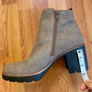 Naturalizer Tan Ankle Boots